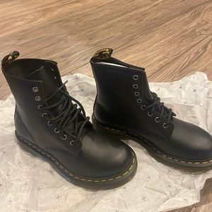 NWT black Doc Martens size 8